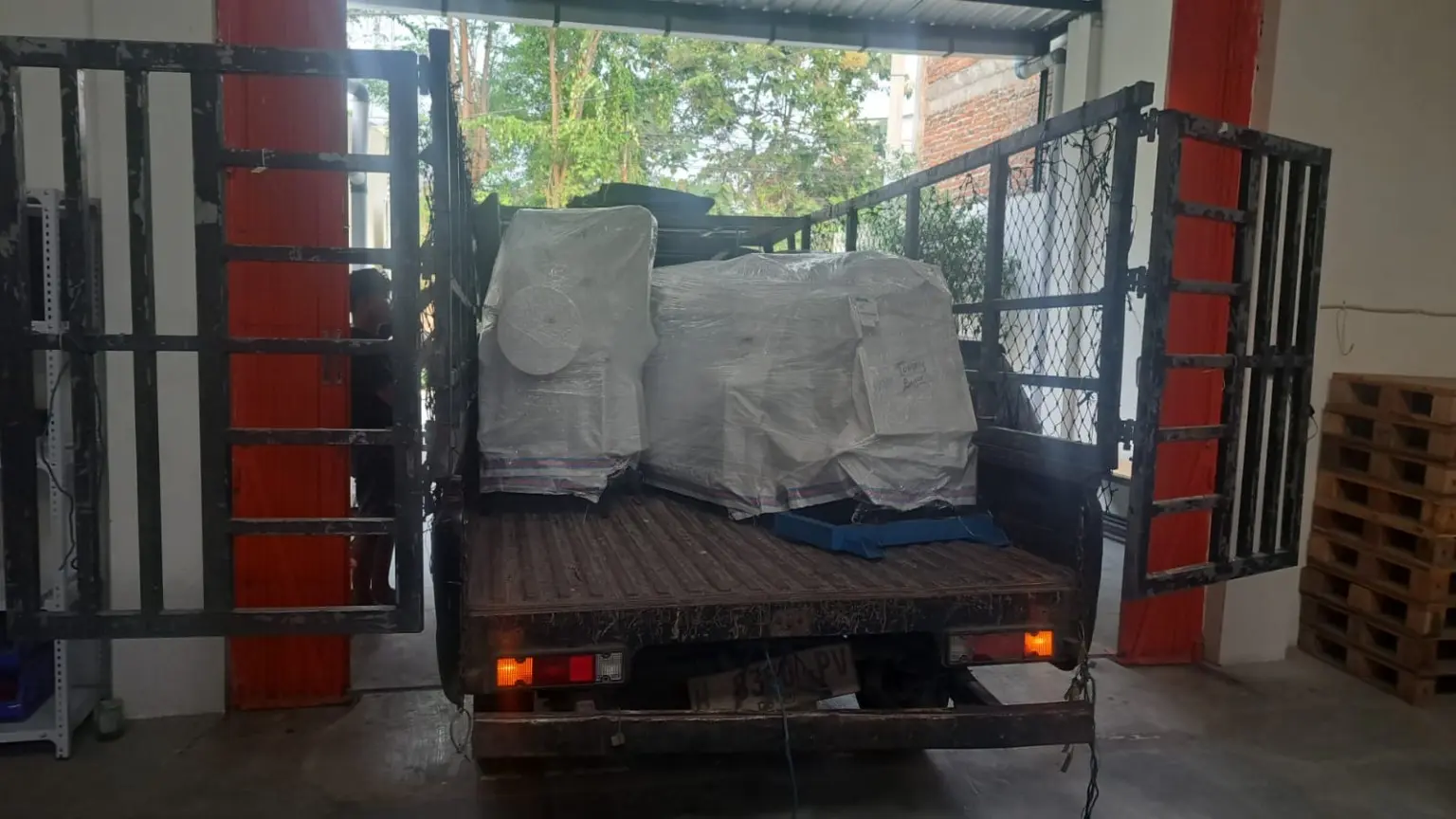 Muat dari workshop mesin sebelum pengiriman